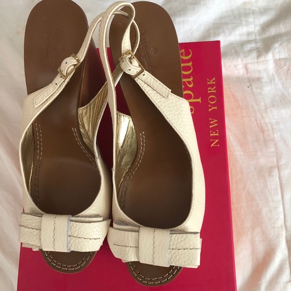 GREAT SHAPE! Kate Spade cream tumbled calf wedges - Picture 2 of 4
